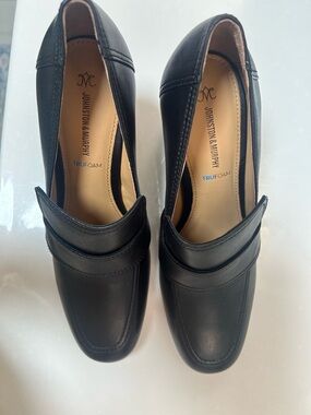 Johnston and Murphy women’s Charlotte loafer style block heel pumps. NEW Size 7M